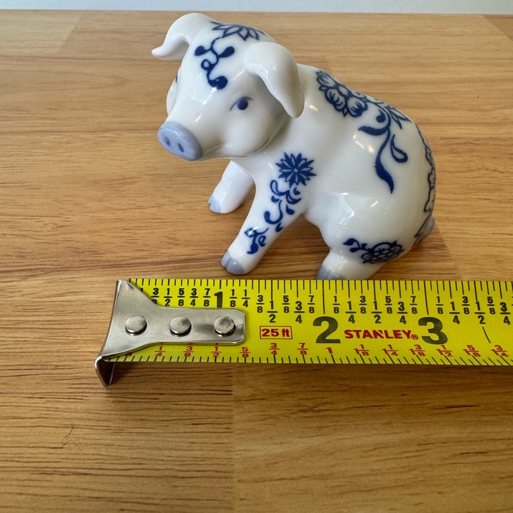Blue and White Porcelain Delfware Pig Figurine - Picture 8 of 9